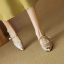 Sandal cao gót nữ mùa hè - mũi nhọn, gót thấp, quai khóa, đính ngọc trai, phong cách retro thanh lịch